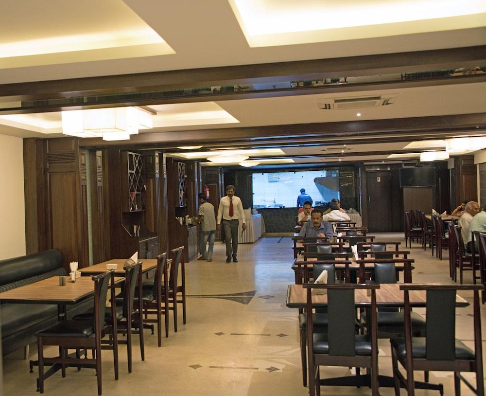 Hotel Maurya บังกาลอร์ ภายนอก รูปภาพ