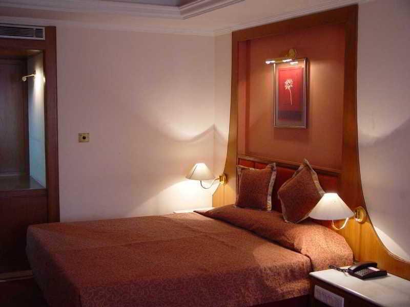 Hotel Maurya บังกาลอร์ ภายนอก รูปภาพ