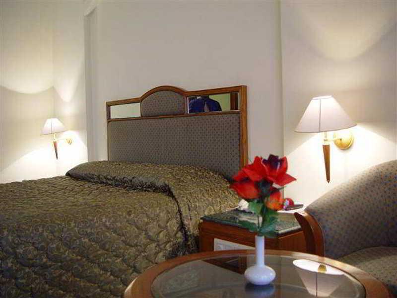 Hotel Maurya บังกาลอร์ ภายนอก รูปภาพ