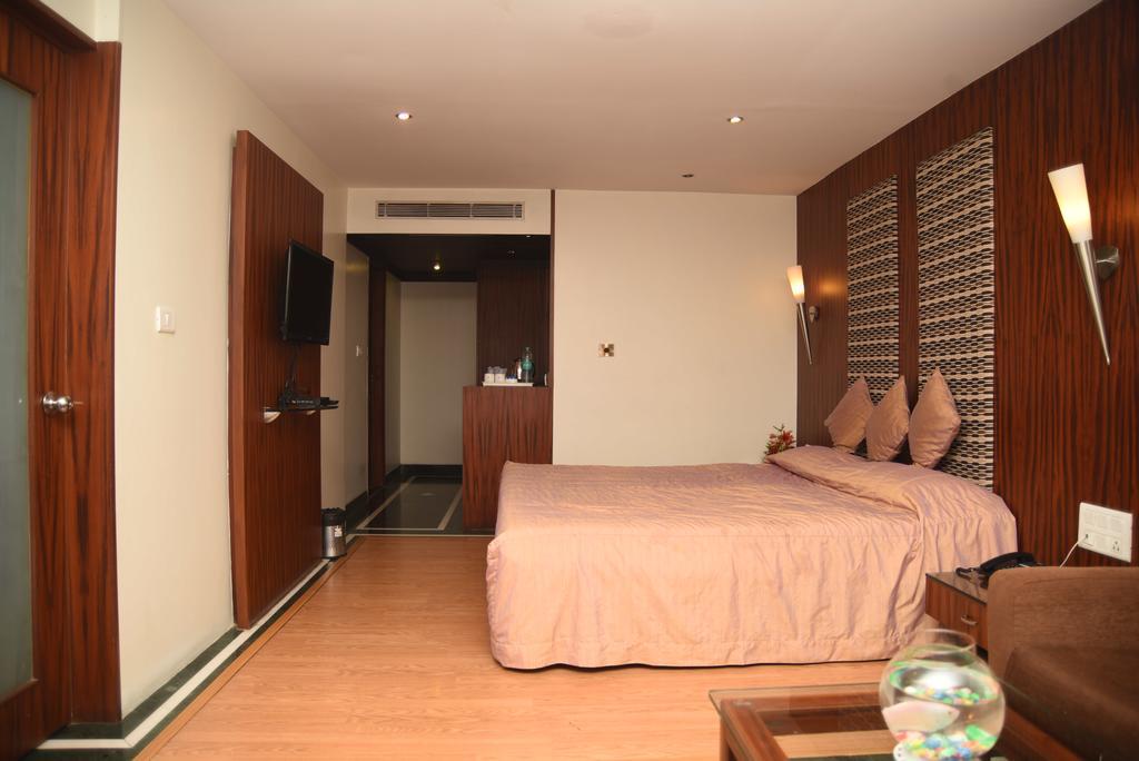 Hotel Maurya บังกาลอร์ ภายนอก รูปภาพ
