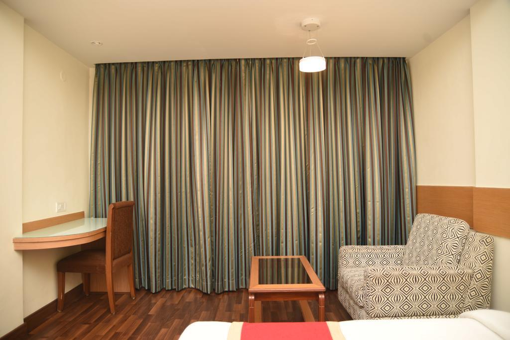 Hotel Maurya บังกาลอร์ ภายนอก รูปภาพ