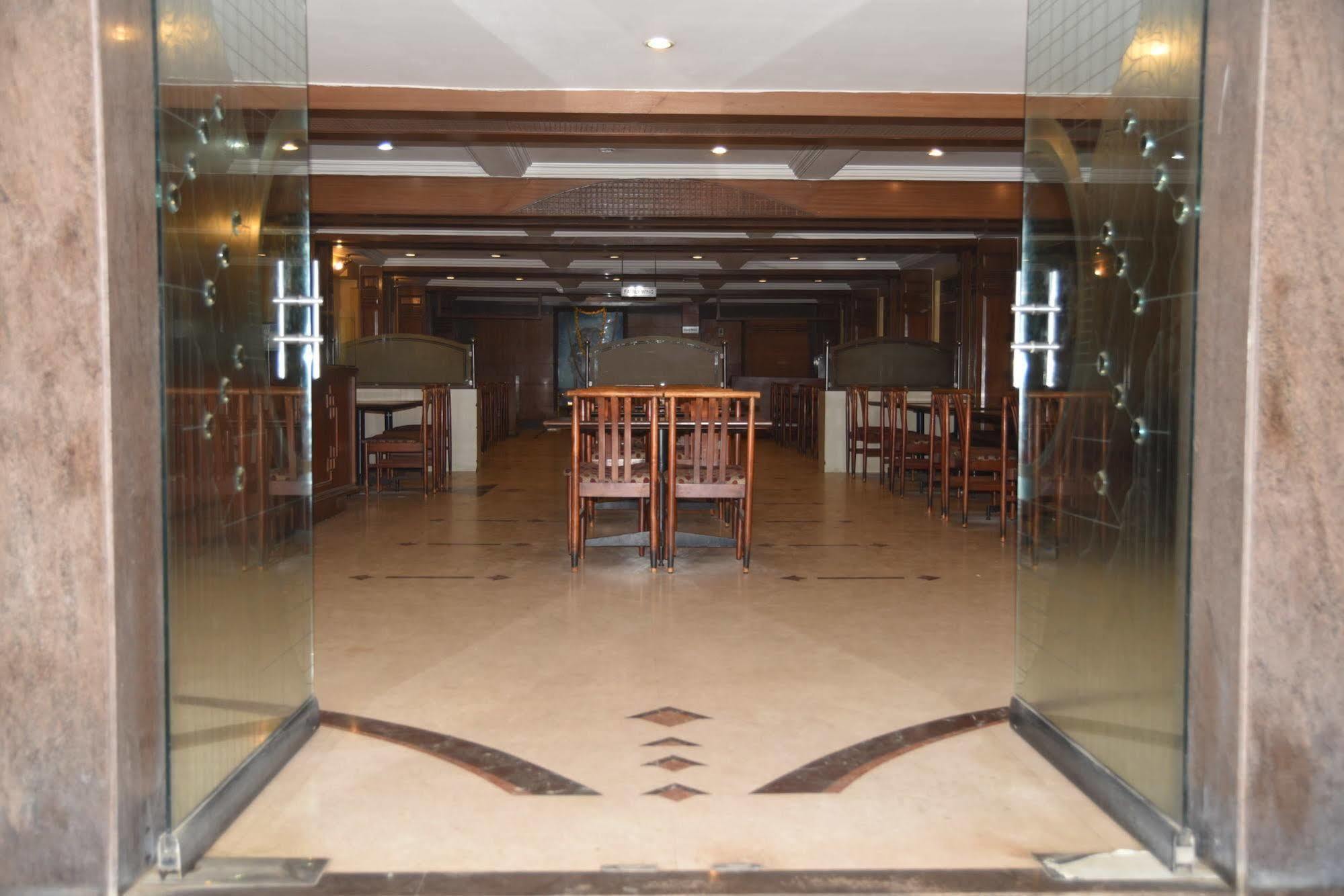 Hotel Maurya บังกาลอร์ ภายนอก รูปภาพ