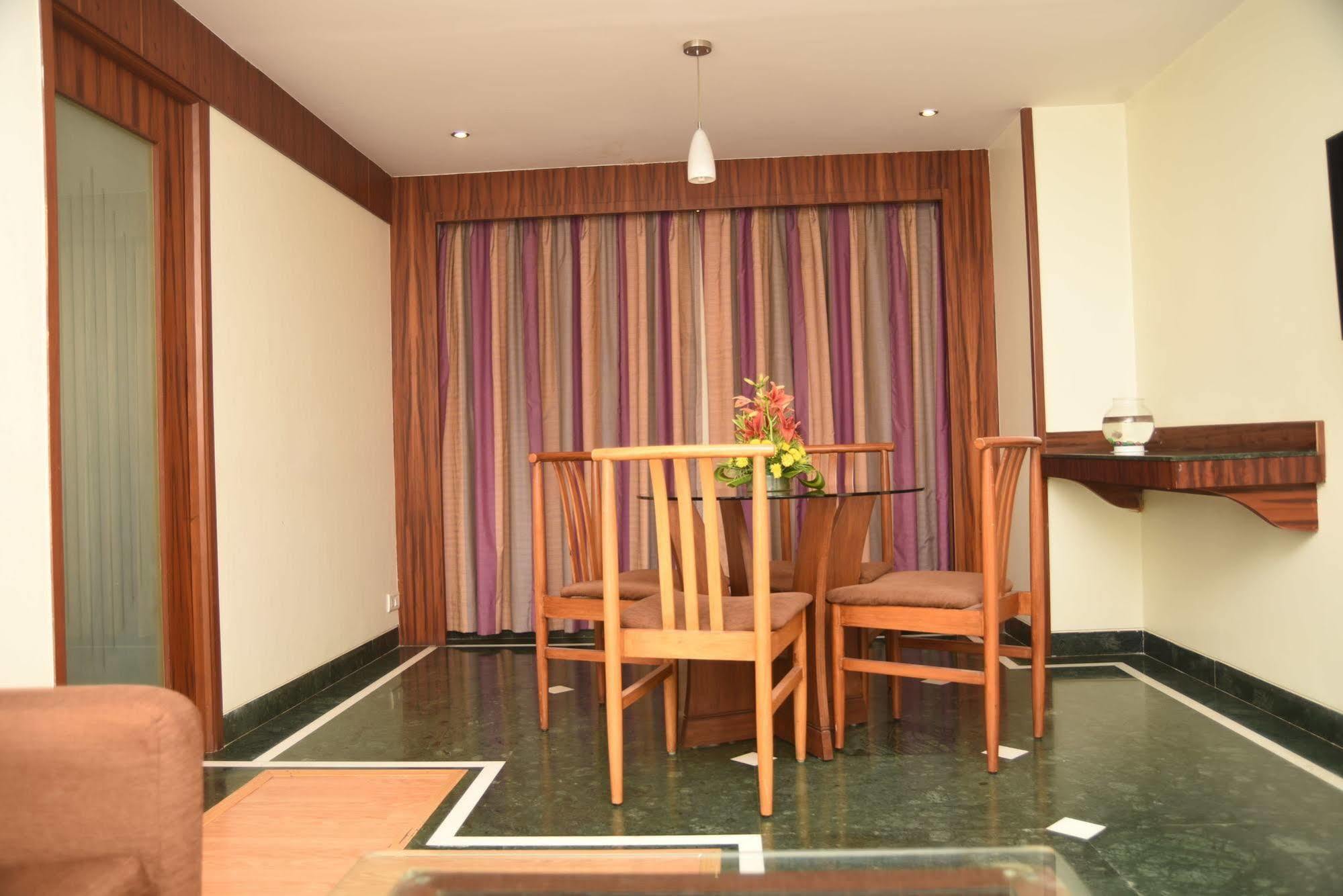 Hotel Maurya บังกาลอร์ ภายนอก รูปภาพ