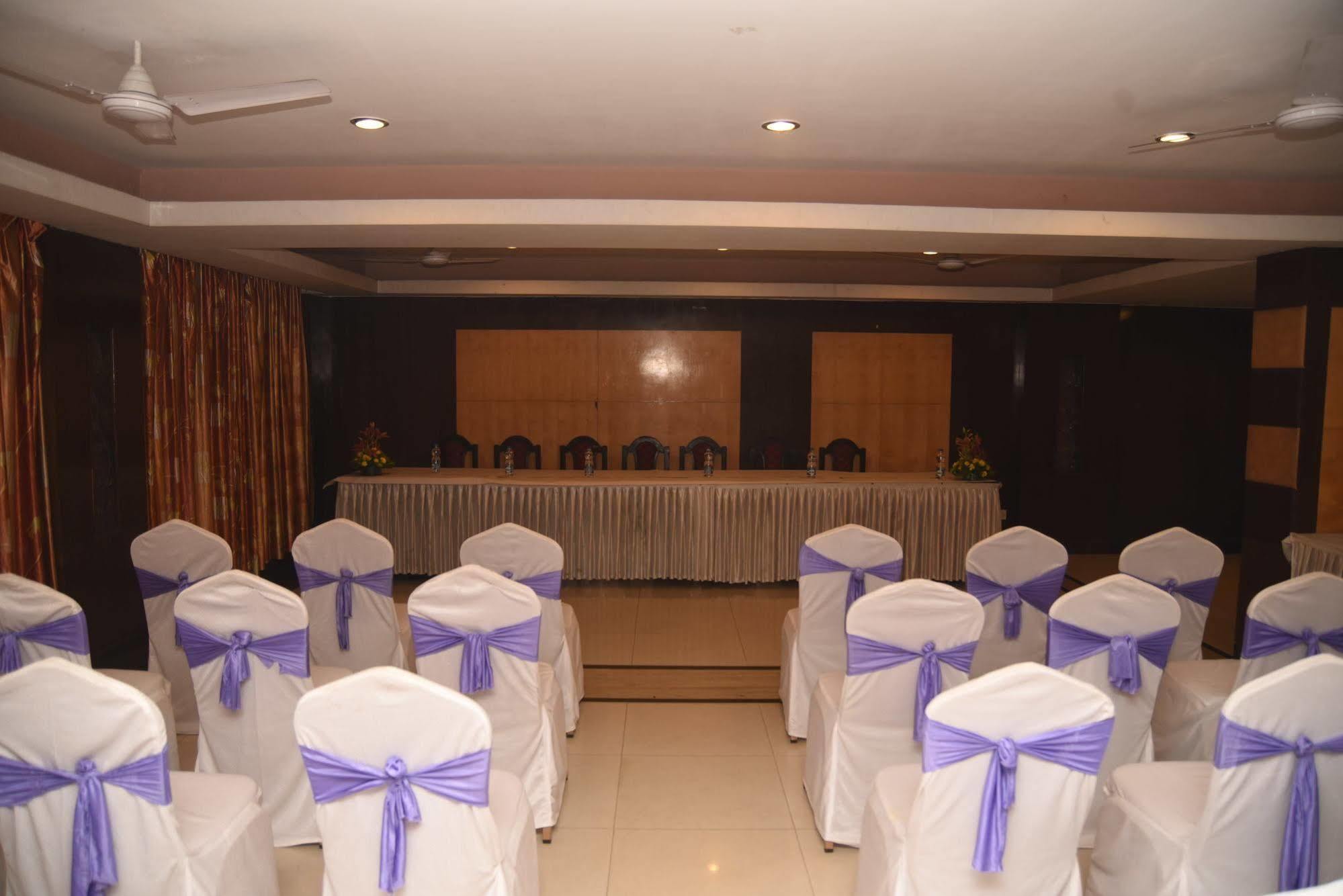 Hotel Maurya บังกาลอร์ ภายนอก รูปภาพ