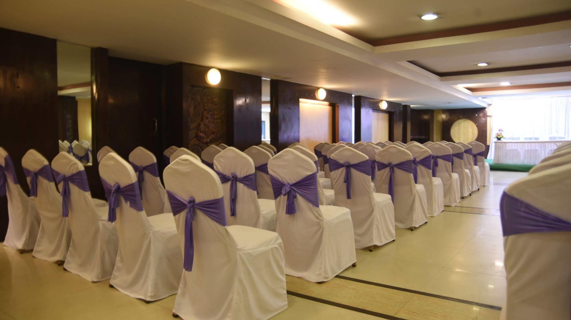 Hotel Maurya บังกาลอร์ ภายนอก รูปภาพ