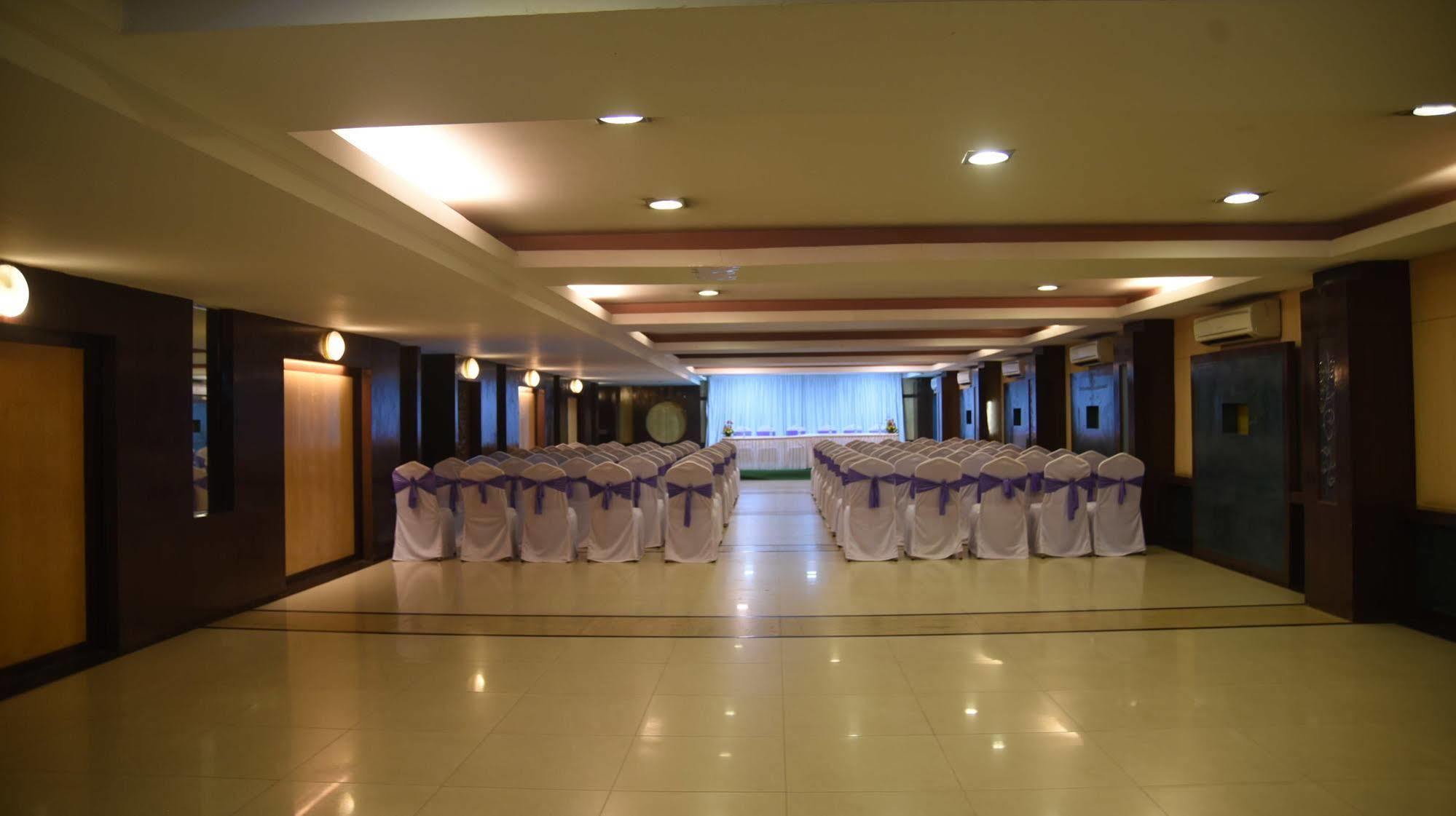 Hotel Maurya บังกาลอร์ ภายนอก รูปภาพ